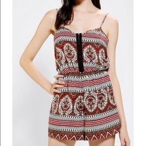 UO Staring At Stars Pattern Romper XS